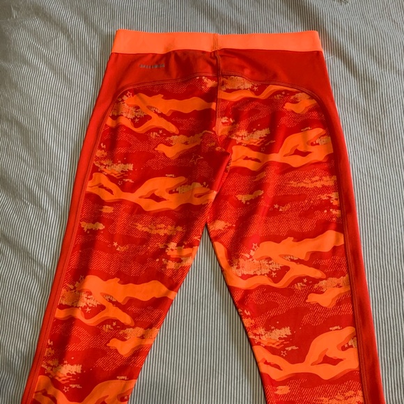 NWTS-women’s Reebok crop - Picture 2 of 3